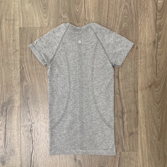 lululemon swiftly size 2 grey SOLD - Picture 2 of 4